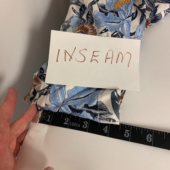 Old Navy Womens Shorts SZ XXL Blue Floral Flat Front NWT Causal Tropical Relaxed - Picture 6 of 9